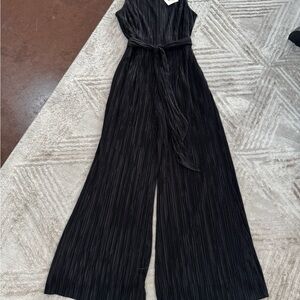 Anne Klein Black Jumpsuit with Elegant Wide-Leg Design